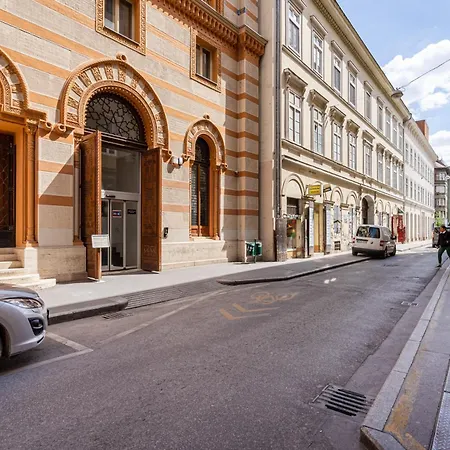 R10- Boutique Apartments, Location. By Bqa Appartement